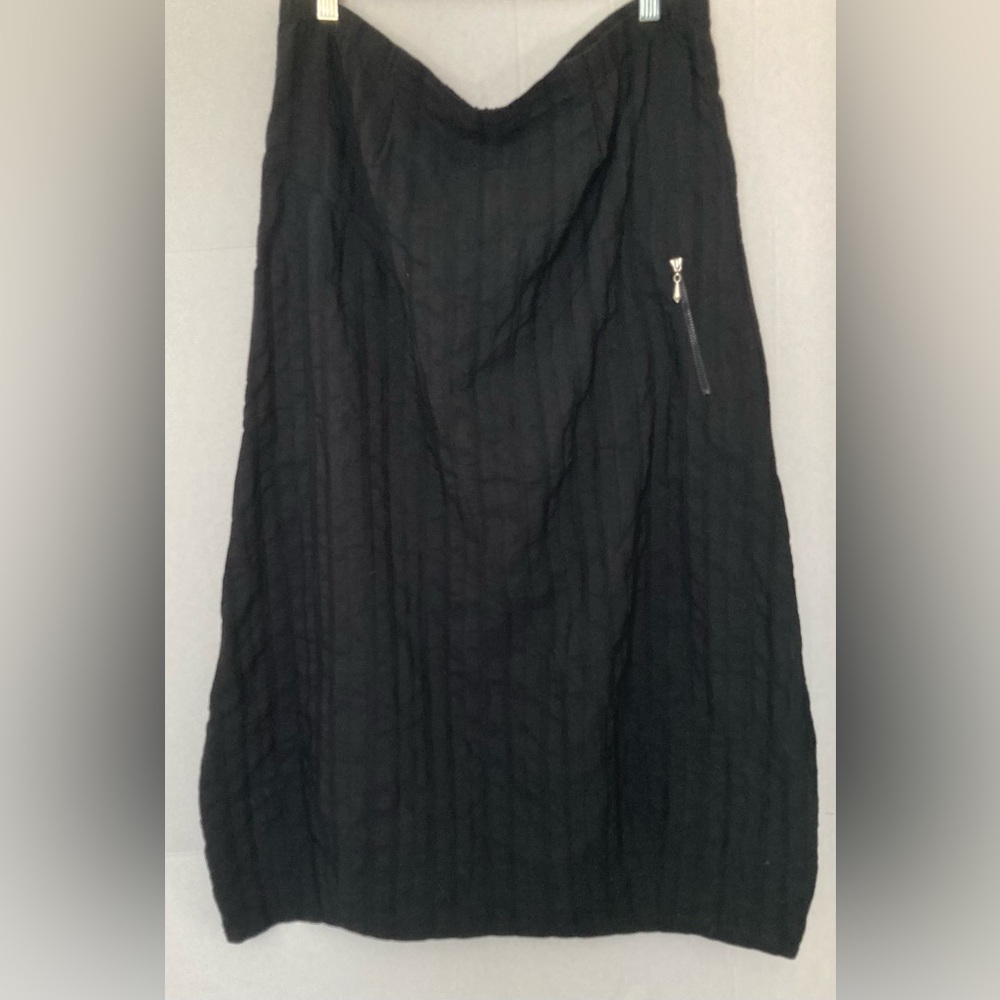 Blanque 🟣 EUC Size 1 Black Midi Skirt with Zipper Detail